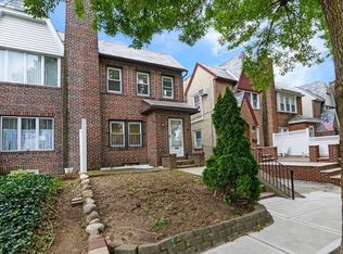 8542 67th Ave, Rego Park, NY 11374