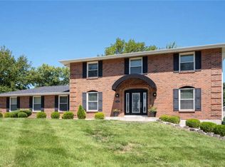 15515 Twingate Dr, Chesterfield, MO 63017