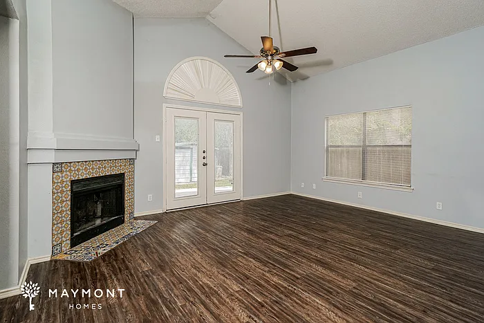 8039 Sunshine Trail Dr — Photo 3
