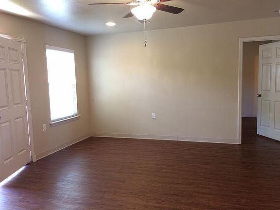 4th image of 1109 Cupit Dr #100