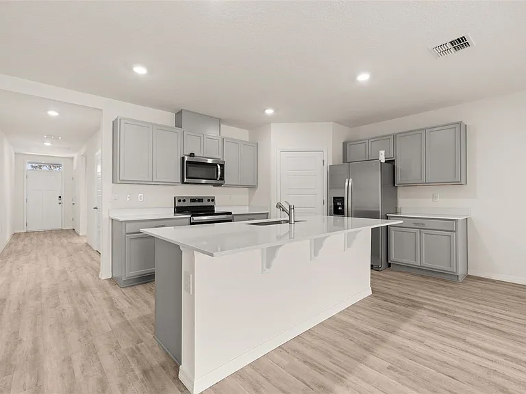 1078 Clay Blvd — Photo 11