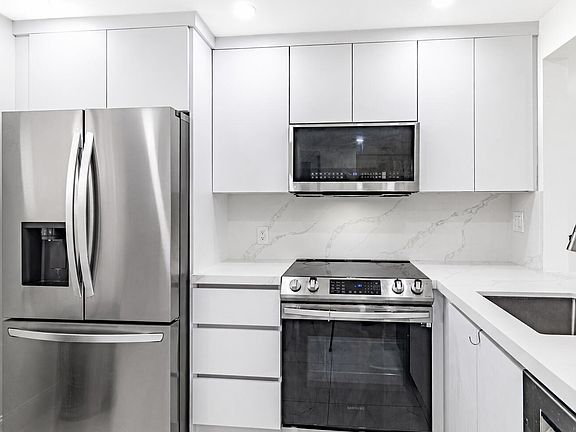 5th image of 10331 Sunrise Lakes Boulevard #302