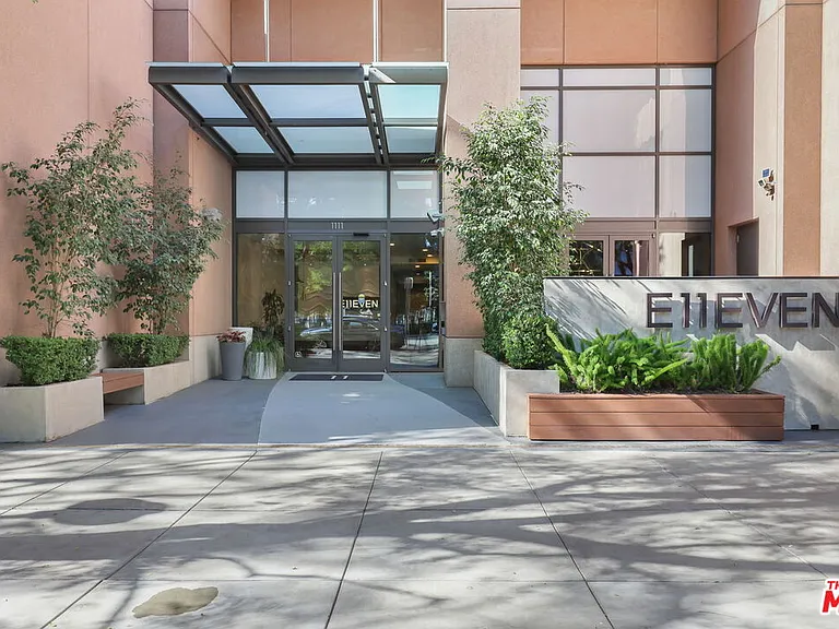 1111 S Grand Ave #916 — Photo 3