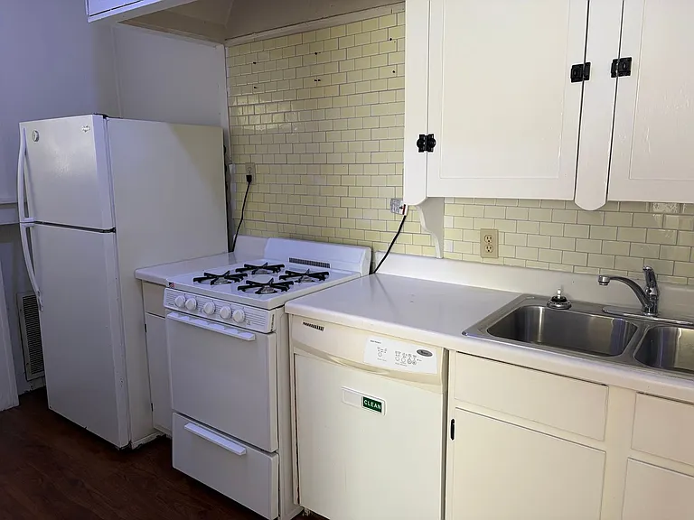 643.5 Ratcliff St — Photo 3