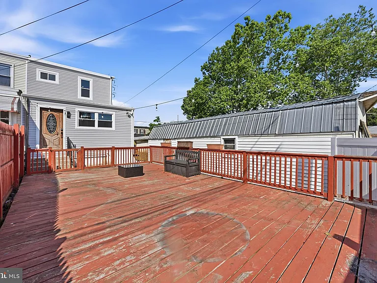 1015 McClenahan Ter — Photo 23