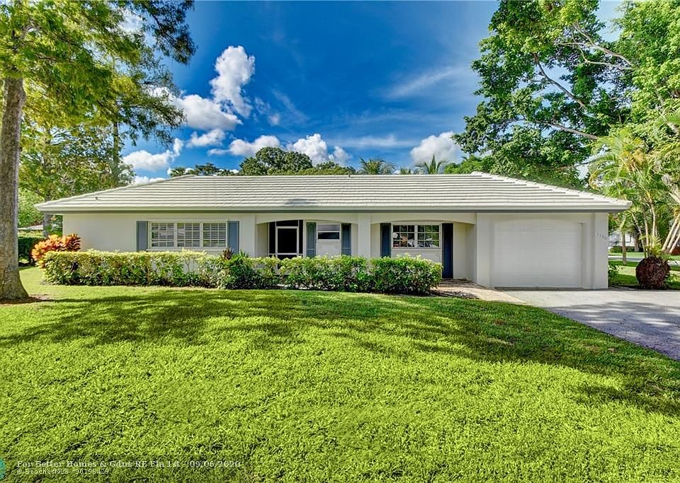1st image of 1126 W Cypress Dr