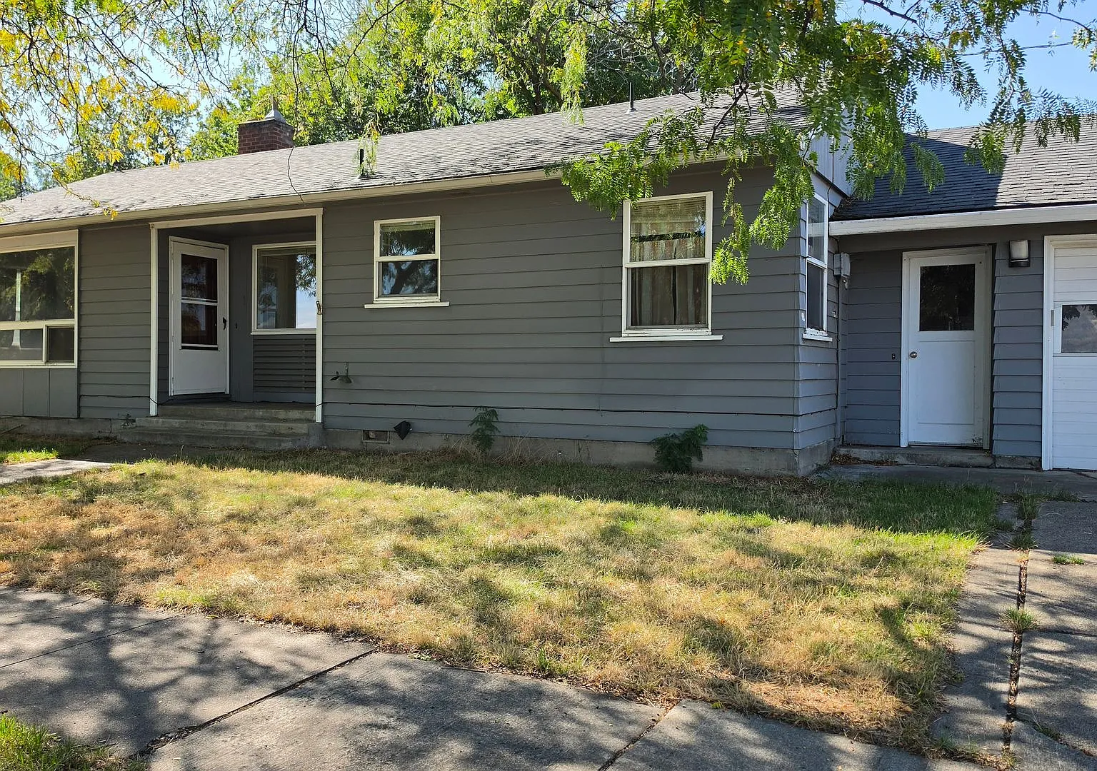 Nice 3 bed, 1 bath next to EOU — Photo 1