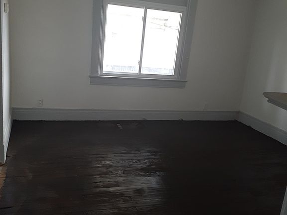 3rd image of 1029 8th Ave