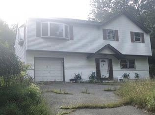 20 Bergen Trl, Hopatcong, NJ 07843