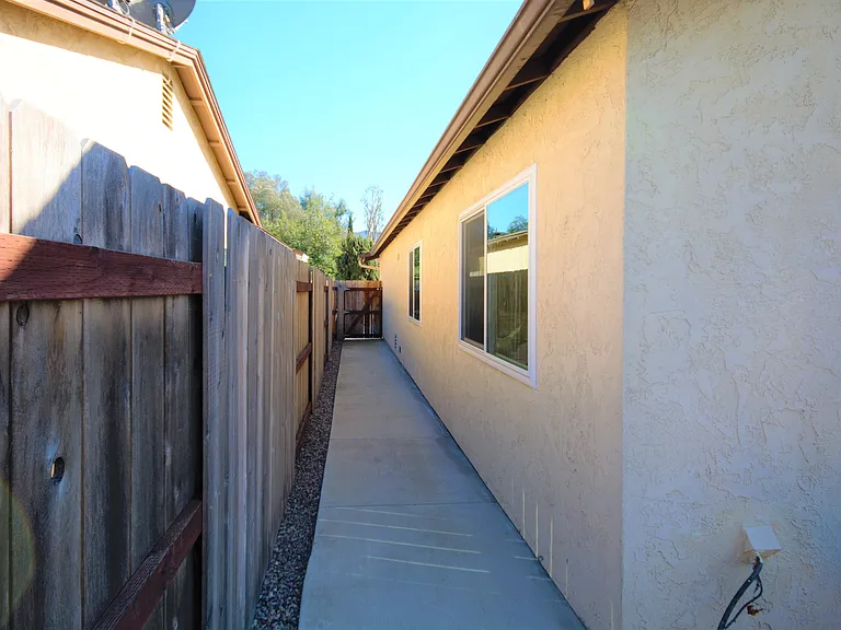 7902 Flanders Dr — Photo 14