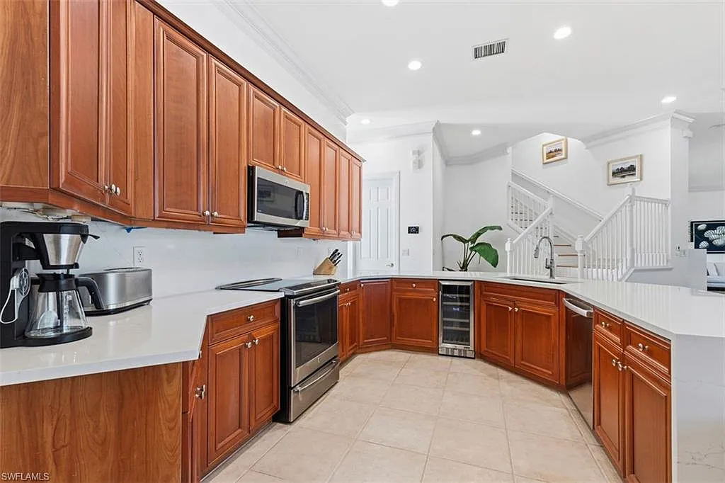 3 bed, 3.0 bath, 2610 sqft, $6,500 — Photo 4