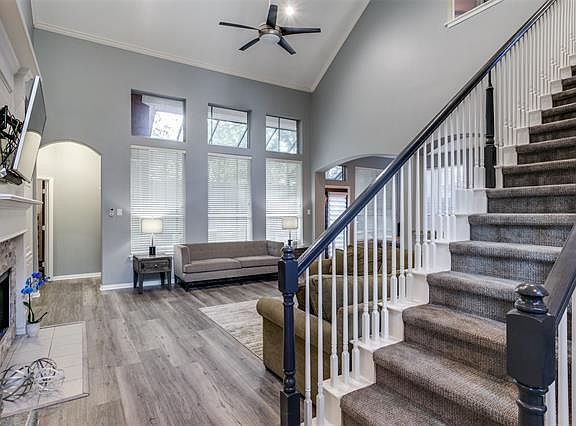 3rd image of 1924 Old York Dr