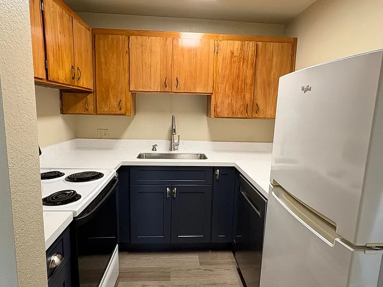 5502 15th Ave NE — Photo 5