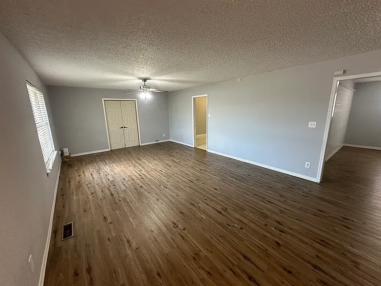 223 E Kerby Ave — Photo 1
