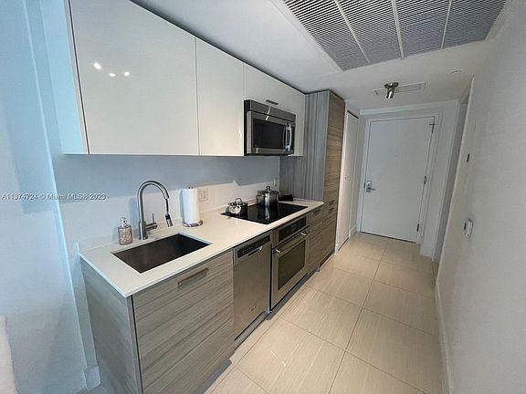 2nd image of 1300 Brickell Bay Dr #18