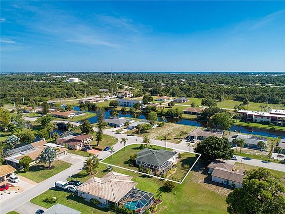 3rd image of 58 Rotonda Cir