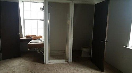 2nd image of 9517 Clark St