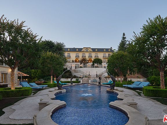 2nd image of 1420 Davies Dr
