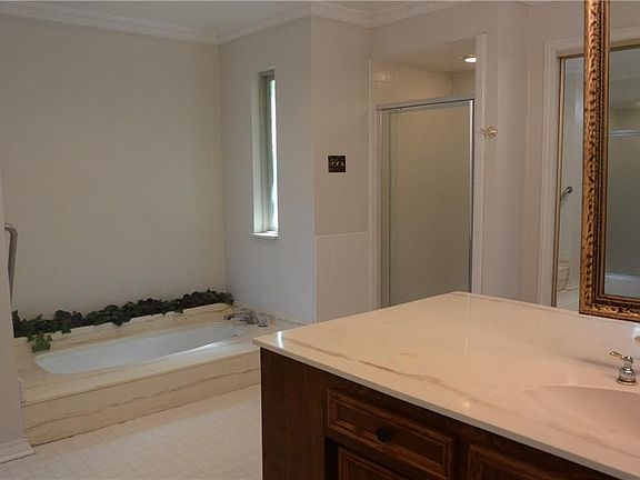 4th image of 2008 Lake Hill Ln