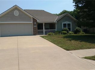 3213 SW Tiara Ln, Lees Summit, MO 64082