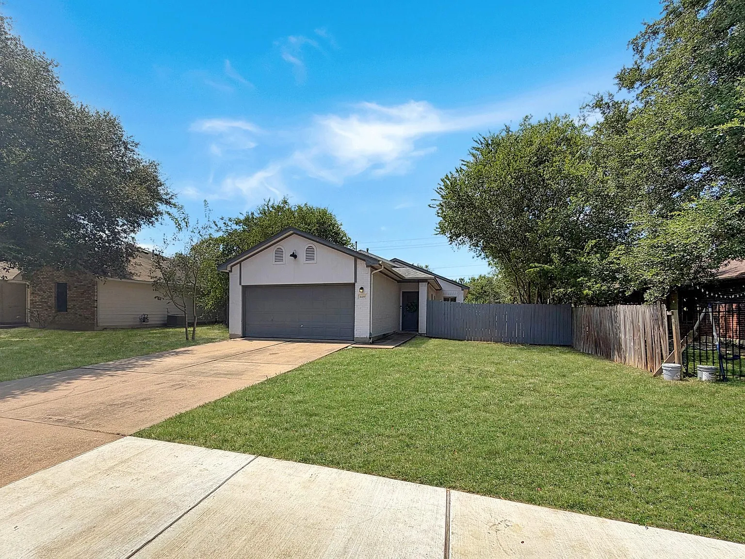 3 bed, 2.0 bath, 1251 sqft, $2,195 — Photo 2