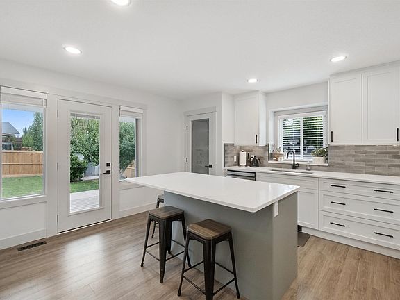 2nd image of 46 Guenette Cres