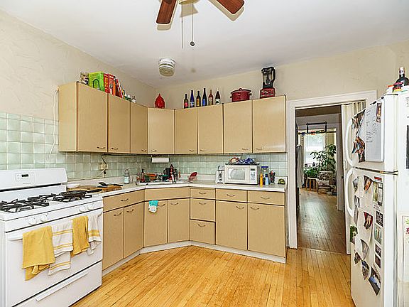 4th image of 3838 W Eddy St