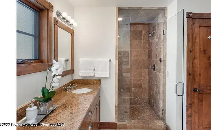 519 W Main St #D101 — Photo 7