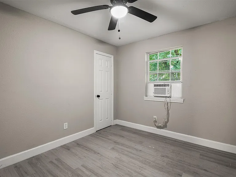 4755 Wilmington St #6 — Photo 9