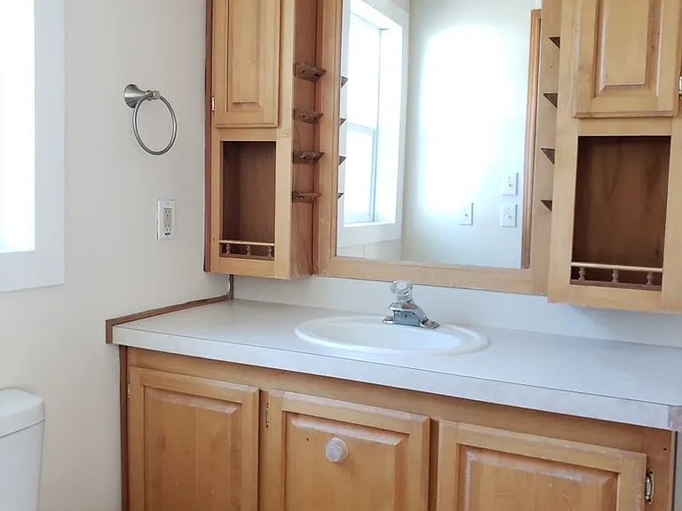 1305 N Wenatchee Ave — Photo 10