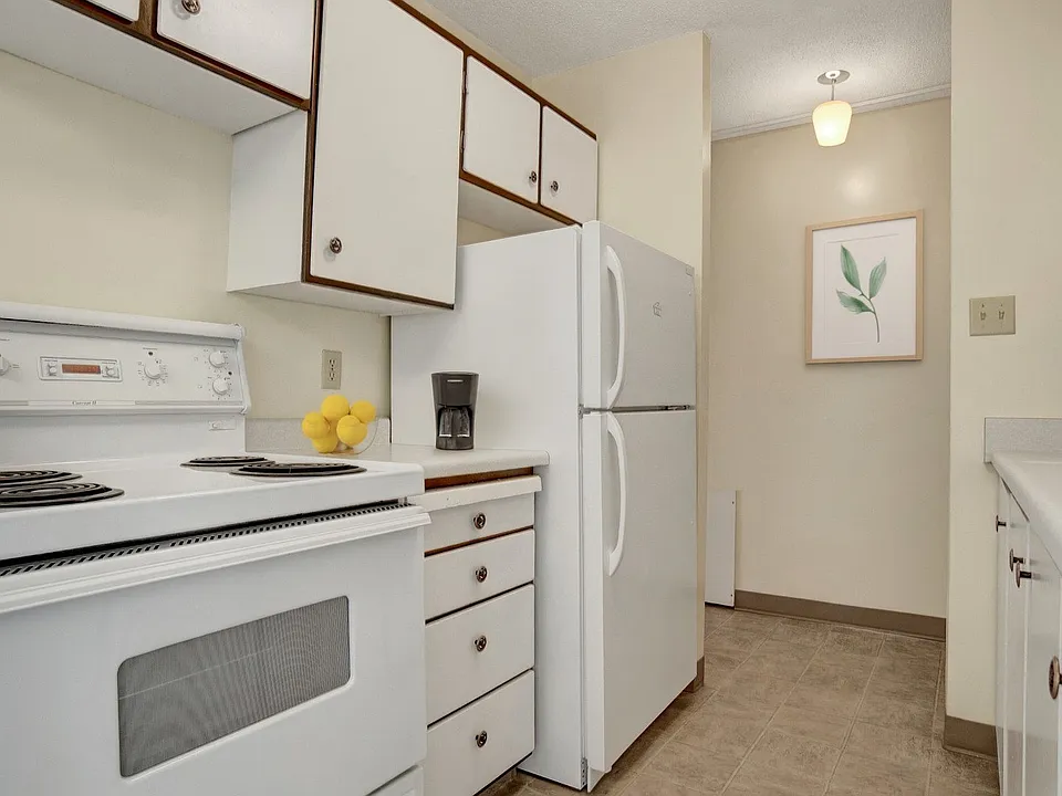 241 5th Ave N
