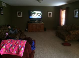 5573 Clover Ln, Walbridge, OH 43465