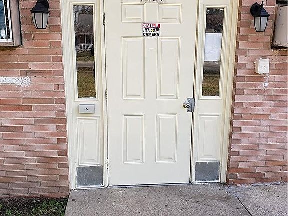 4th image of 5039-5049 Aravesta Ave