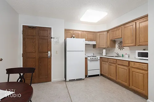 555 Highland Dr Photo 1