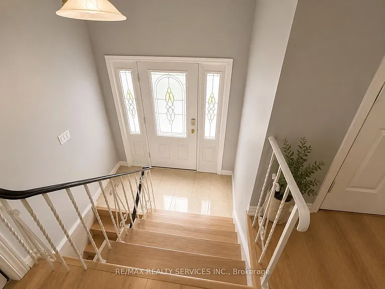 70 Prouse Dr #UPPER — Photo 3