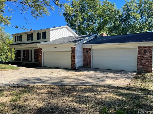 1247 Lasalle Ave, Burton, MI 48509