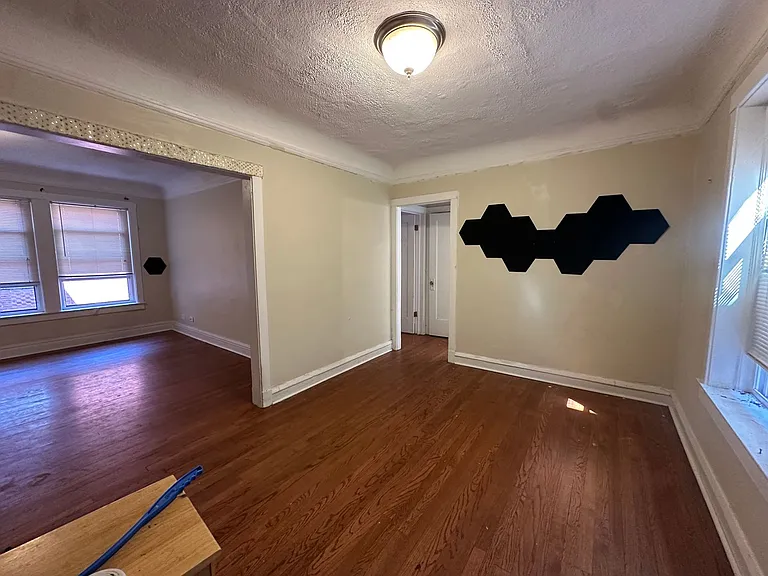 1375 W Greenleaf Ave #3N — Photo 2