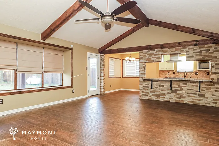 3 bed, 2.0 bath, 1395 sqft, $1,795 — Photo 3