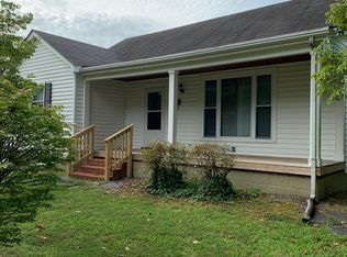 313 5th St, Blackstone, VA 23824