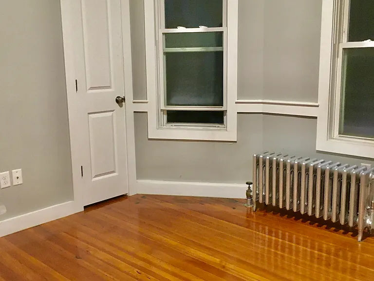 15 Hecla St #1 — Photo 4