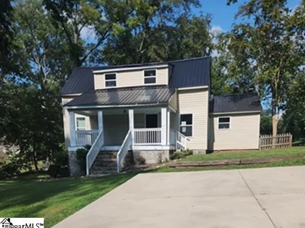 104 Maplebrook St, Laurens, SC 29360