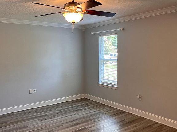 17.5' x 11' Living Room