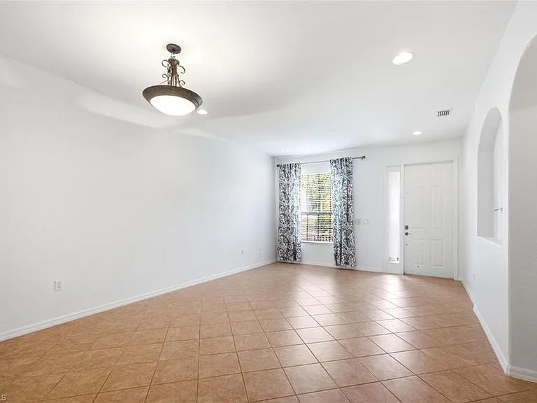 7631 Bristol Cir — Photo 5