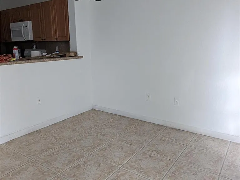 2551 SE 16th Ter #109 — Photo 3