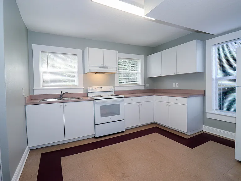 203 16th St W #203 — Photo 20
