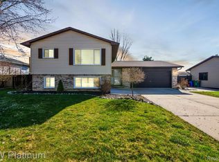 70274 Canterbury Dr, Richmond, MI 48062