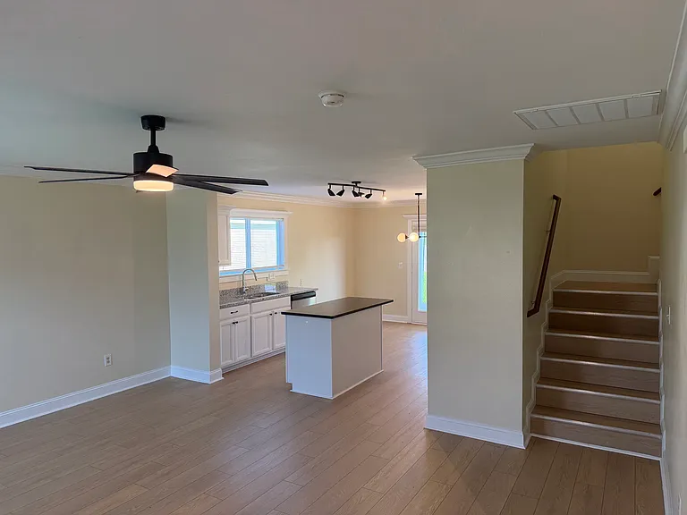 226 Dormont Dr NE — Photo 2