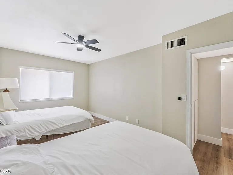 900 Willow Tree Dr #C — Photo 22