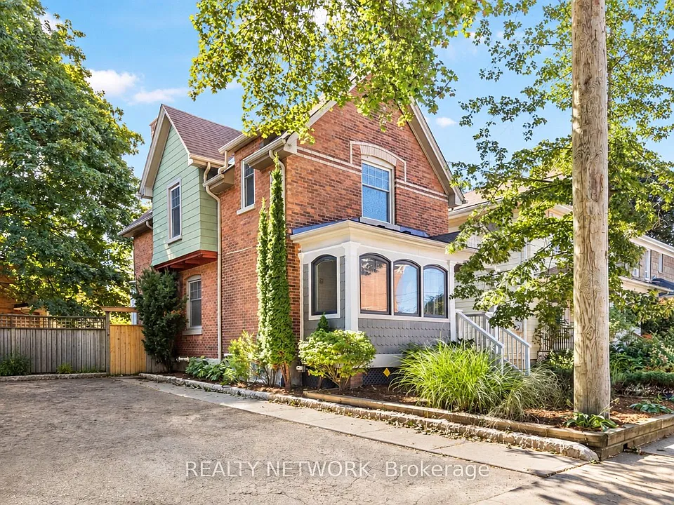 17 Gerrard St