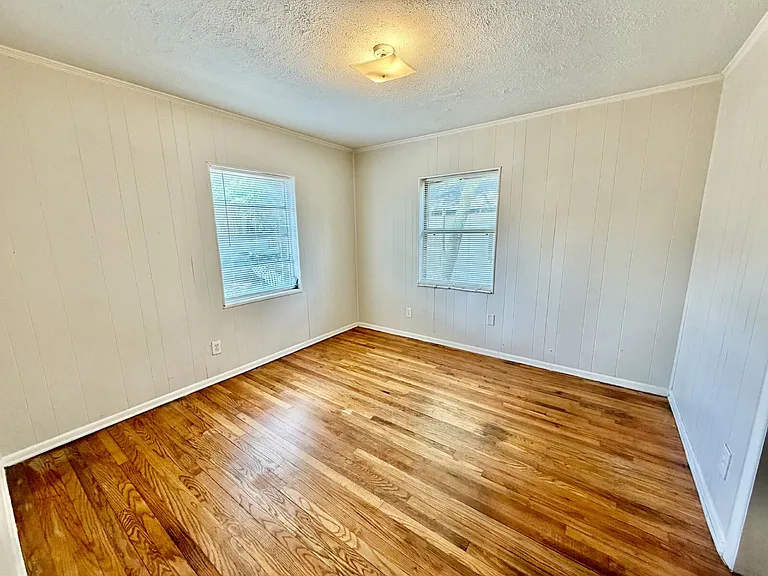 1348 Crestwood St — Photo 8